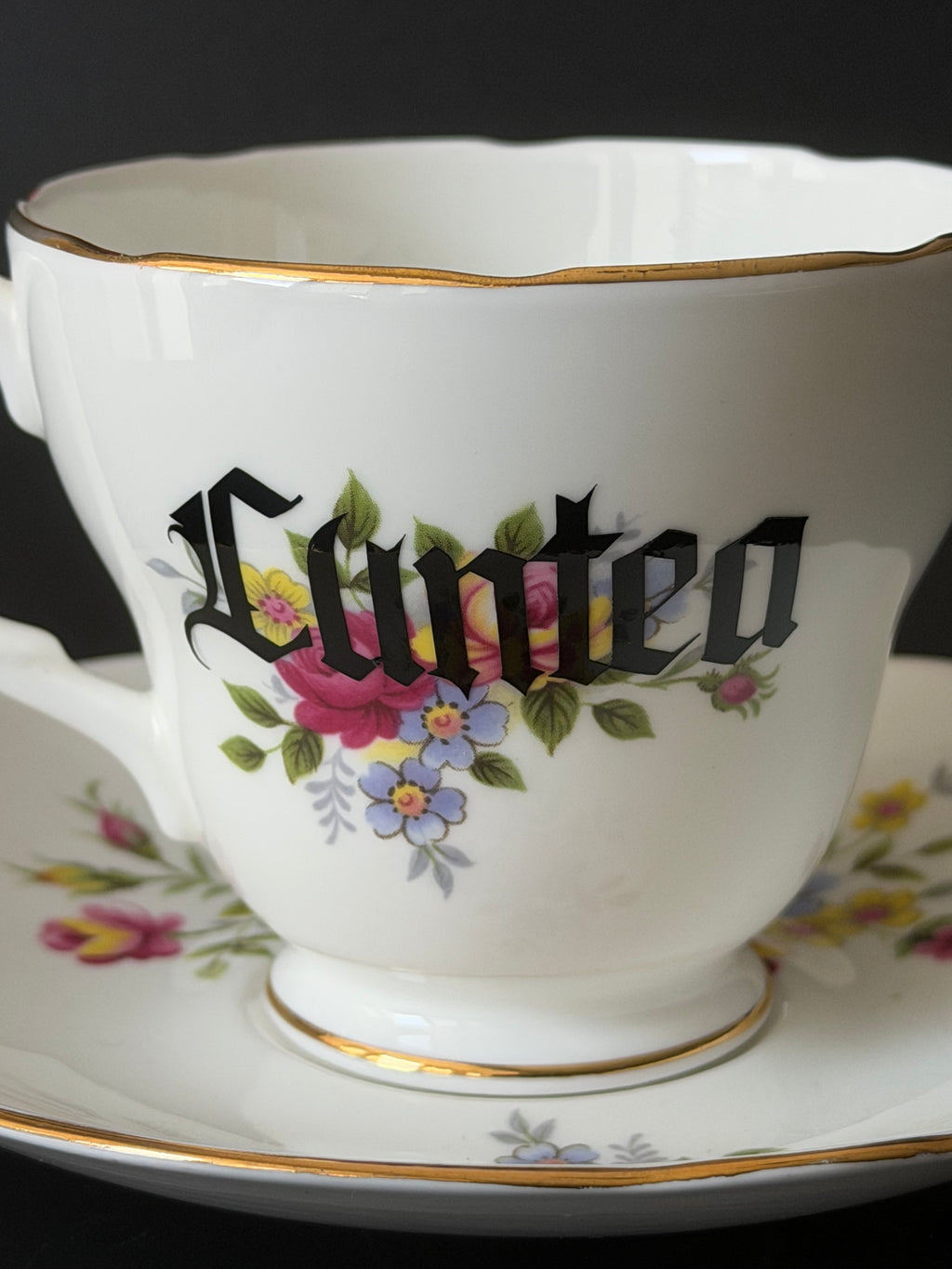 Cuntea Teacup & Saucer, Vintage Duchess Bone China Style Sassy Tea Set