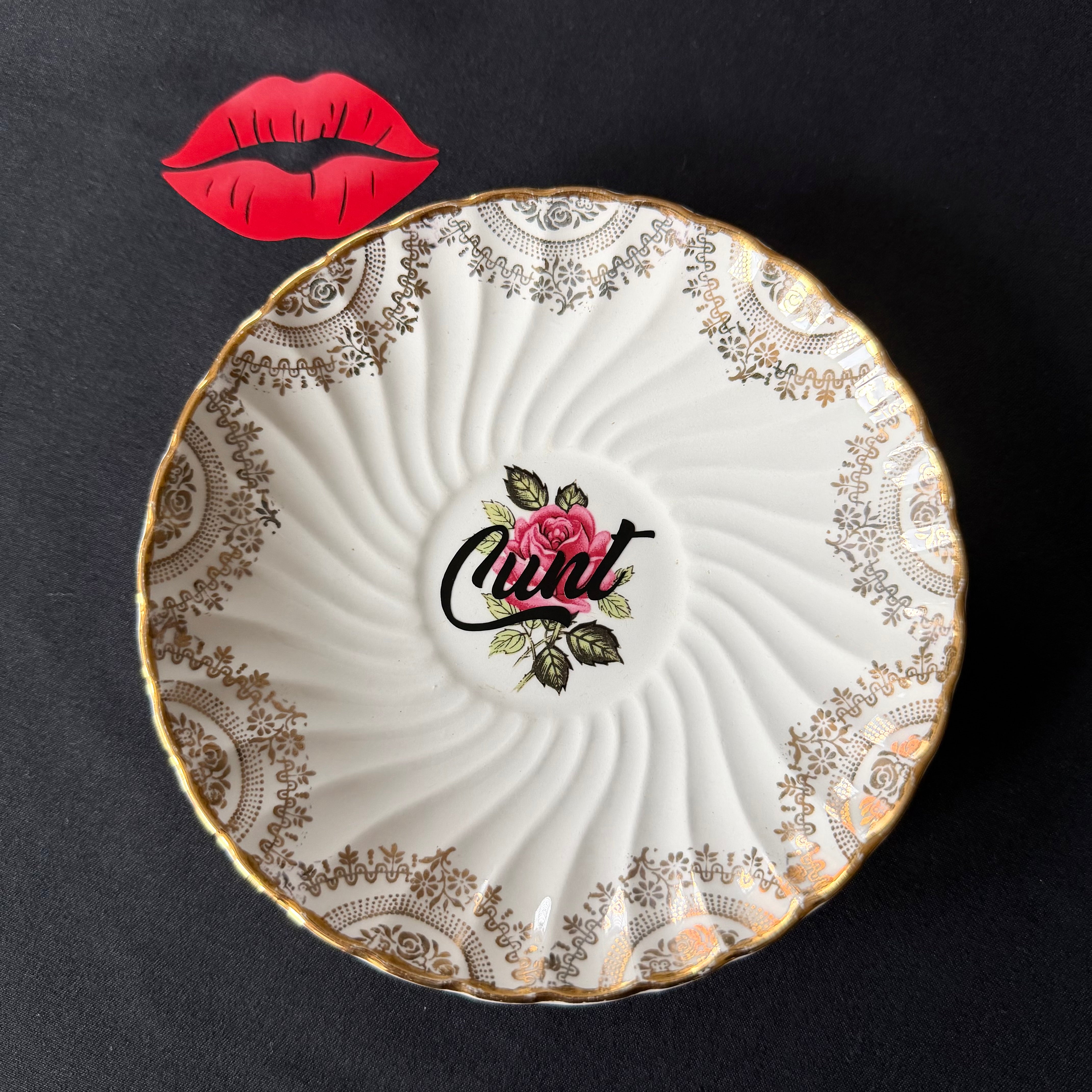 Fuck 　ファックユー　ハンド　手　置物　ビンテージ　反戦　灰皿 茶 Fuck Cancer Vintage Plate – Bold Statement Homeware | Sassy Swears