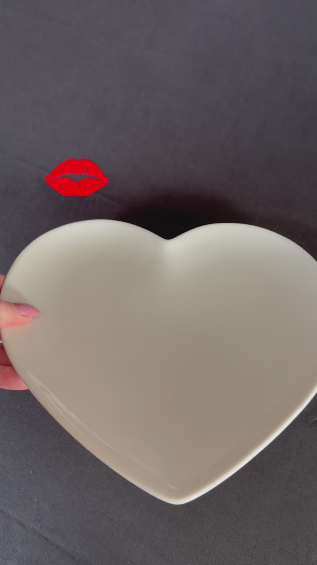 Modern White Ceramic Heart Shaped Plate, CUSTOMISE YOUR OWN – Vintage & Pre-Loved Pieces